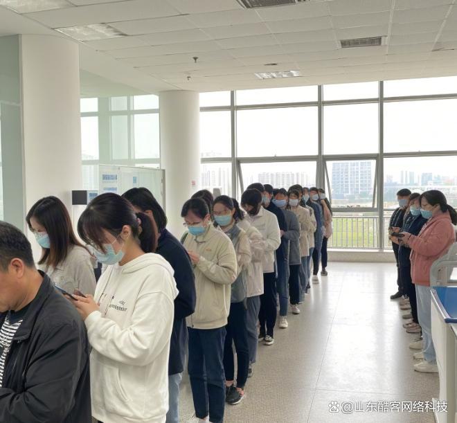 +线上问诊陪诊小程序一键解决就医难题！九游会·j9网站甲流高发季代排队取药(图1)